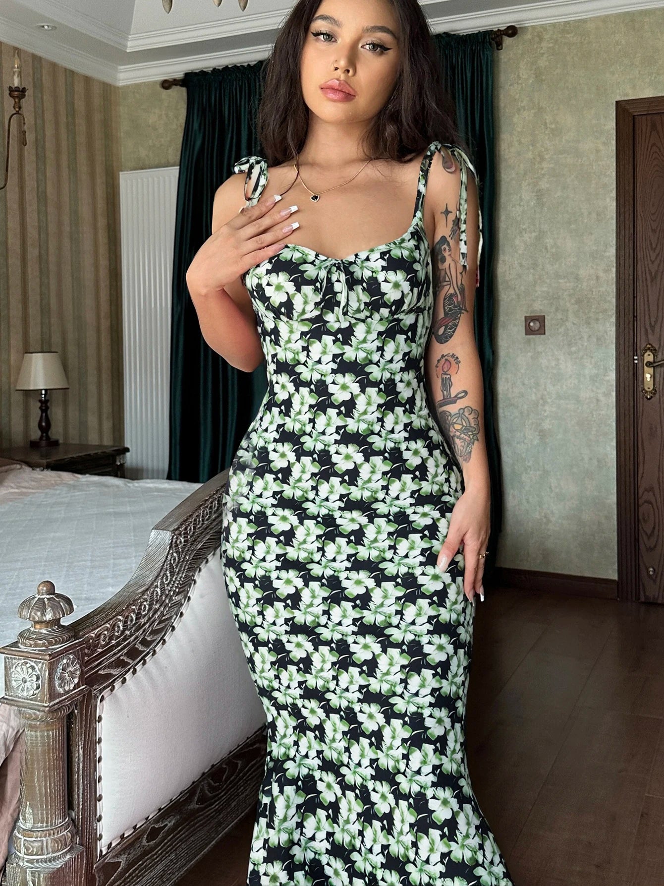 Floral Backless Maxi Dress – Elegant Ruffle Bodycon